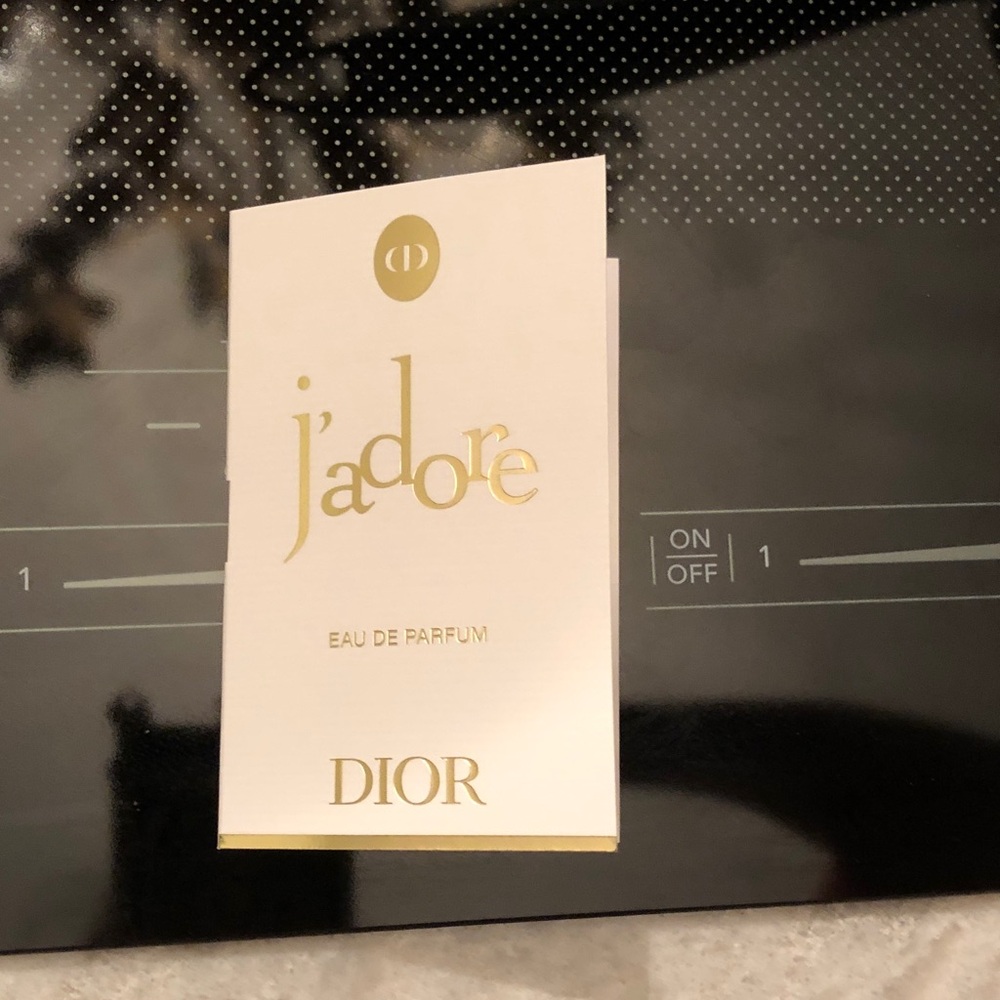 Dior J'adore Card — White & Gold Accent